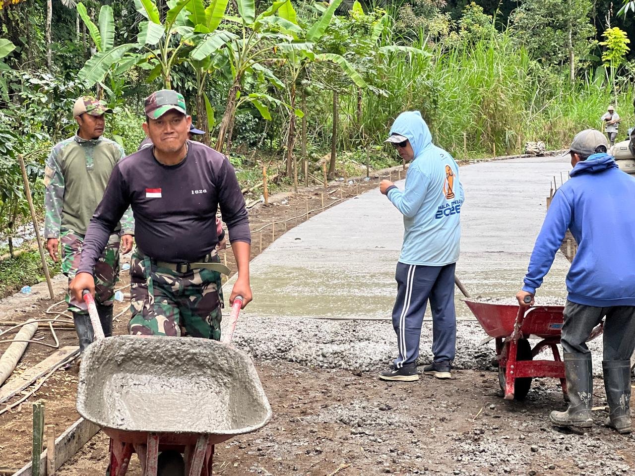 Perkembangan Membangun Rabat Beton TMMD Ke-129 Kodim 1626/Bangli Capai 33 Persen