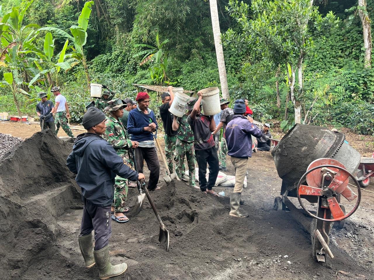 Sinergi Satgas TMMD dan Masyarakat Dorong Progres Rabat Beton 33 Persen