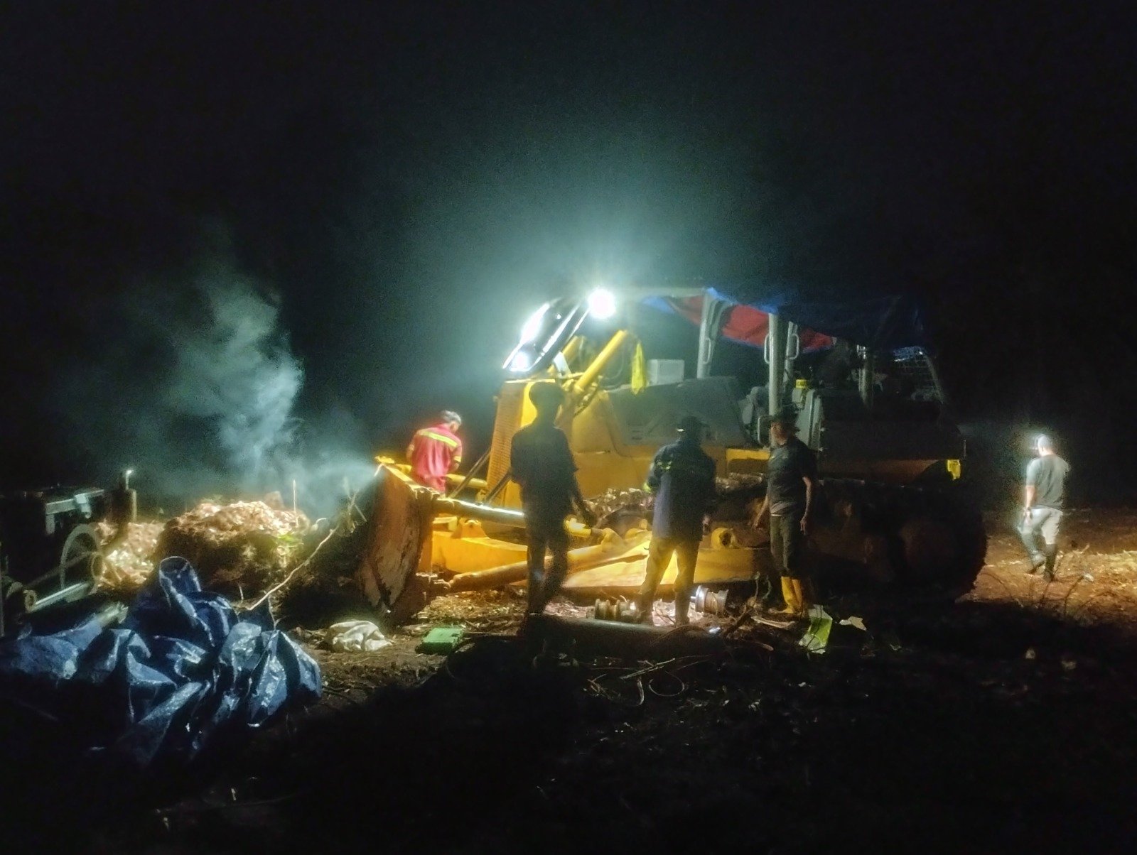 Penguatan Pembangunan Infrastruktur, Tim TMMD Ajak Kerja Lembur untuk Efisiensi Jalan