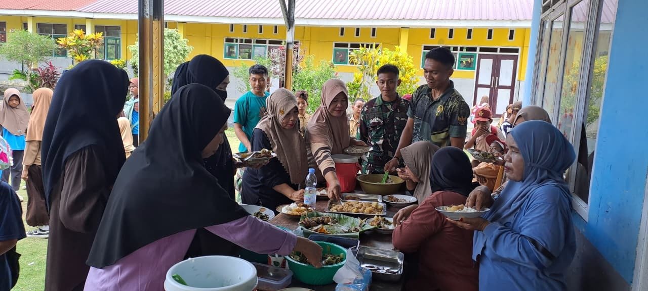 Apresiasi Guru SDN Umbele untuk Satgas TMMD Ke-129 Lewat Jamuan Makan
