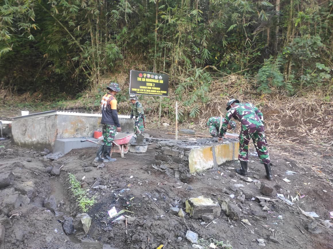 Penguatan Struktur Bak Penampungan Air TNI Manunggal Air di Desa Sekardadi