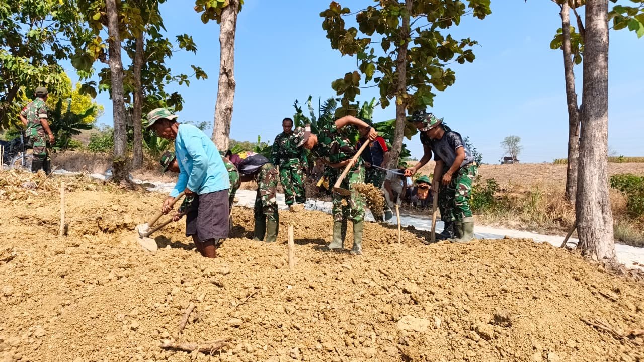 Perjuangan Bersama: Kualitas Hidup Warga Dusun Mbakon Meningkat Melalui Proyek TMMD Ke-129
