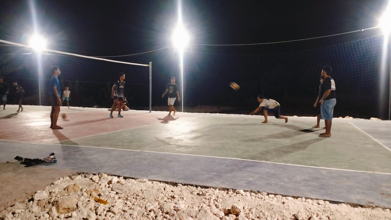 Pembangunan Lapangan Voli Terang Bagi Pemuda Desa Tlemang
