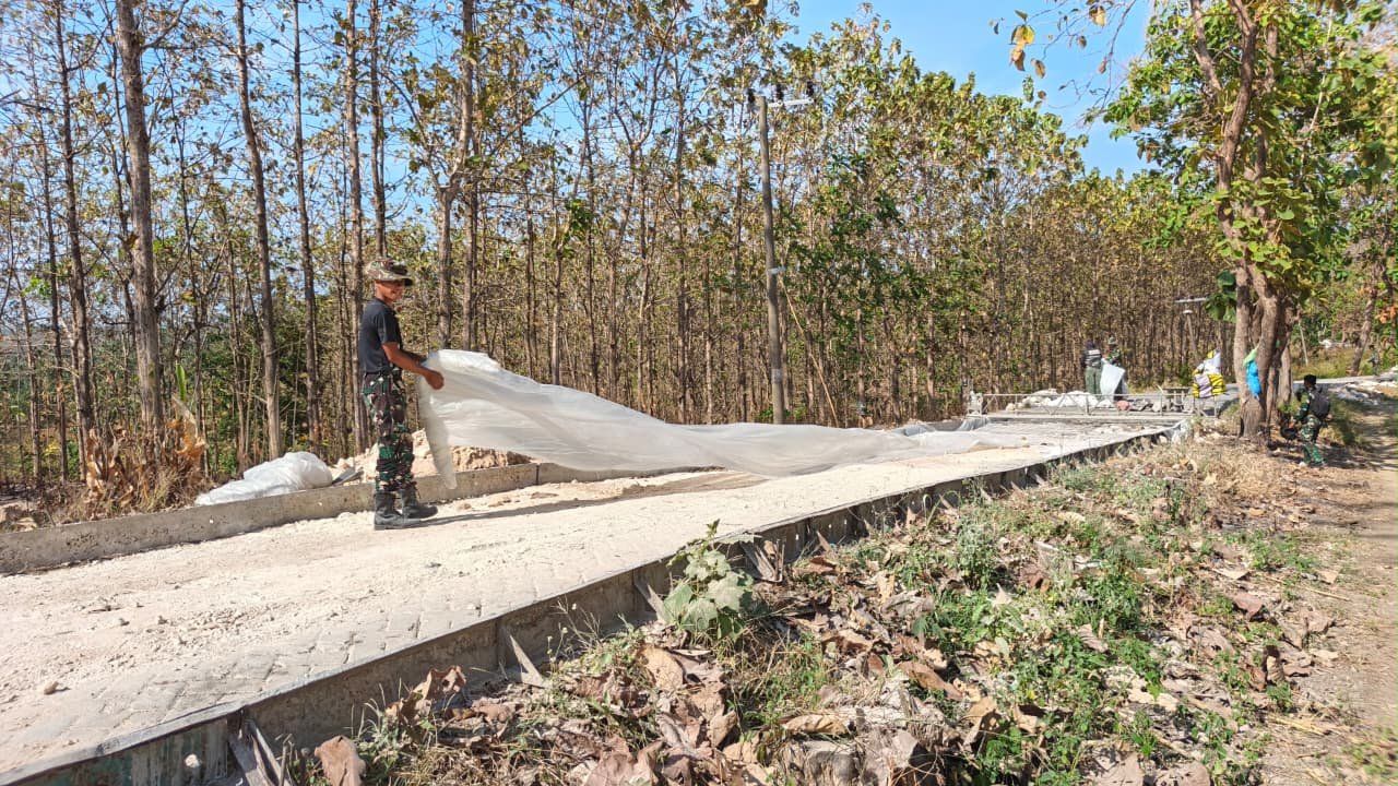 Kualitas Pembangunan Jalan Betonnya Terjaga, Satgas TMMD 129 Sukses Laksanakan Proyek di Desa Tlemang