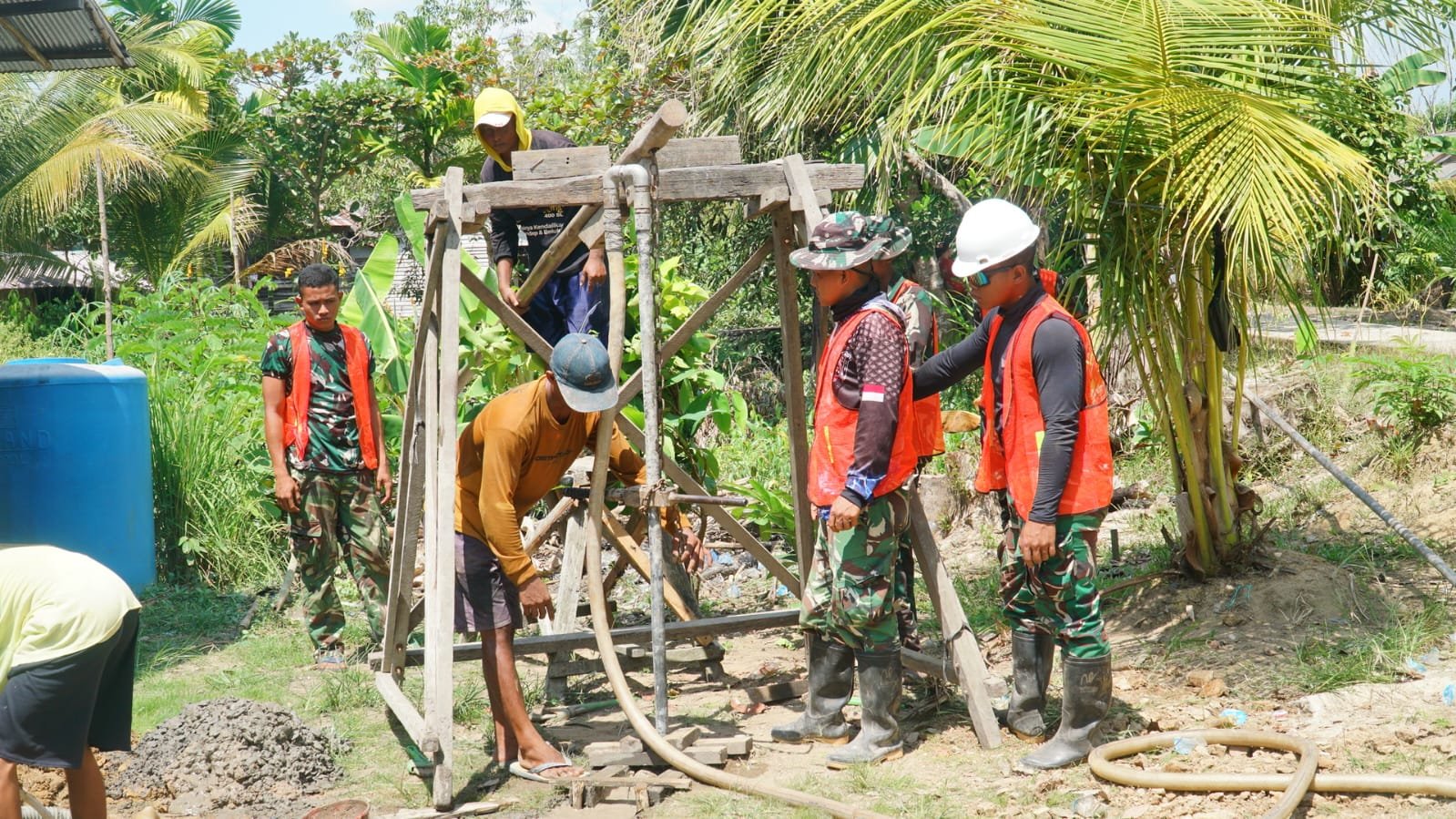 Sinergi Satgas TMMD dan Masyarakat Mempercepat Proyek Sumur Bor di Desa Bandar Raya