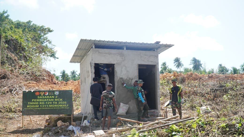 Kebersamaan Warga Mempercepat Pembangunan MCK Masjid di Desa Polewali