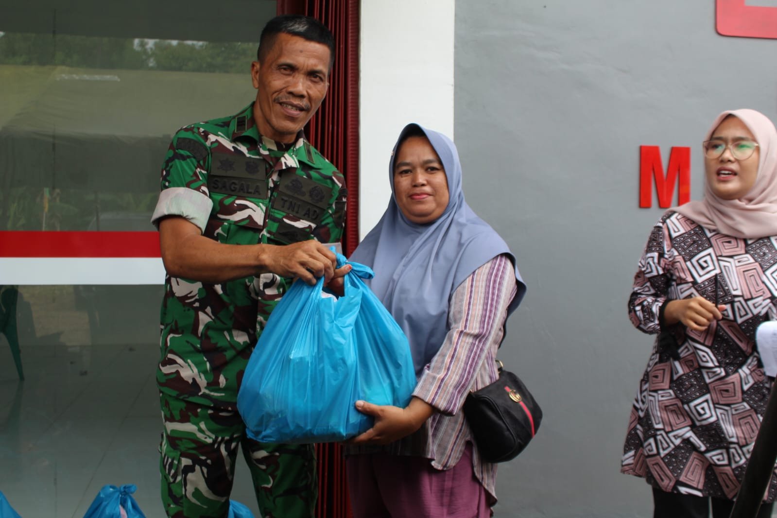 Dukungan TMMD Ke-129 dalam Mengatasi Stunting Melalui Pembagian Gizi di Bintan