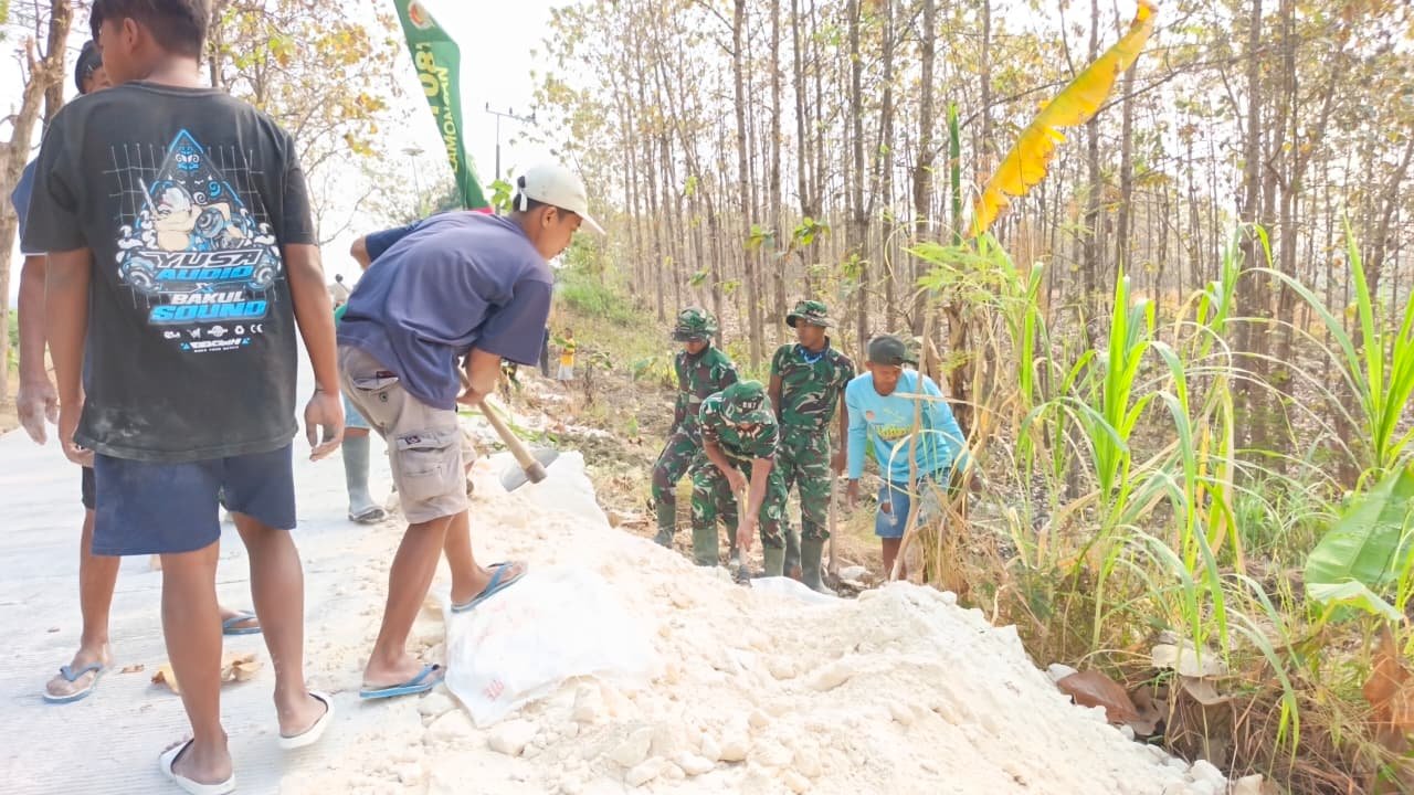 Kemanunggalan TNI dan Warga: Bukti Nyata di TMMD 129 Desa Tlemang