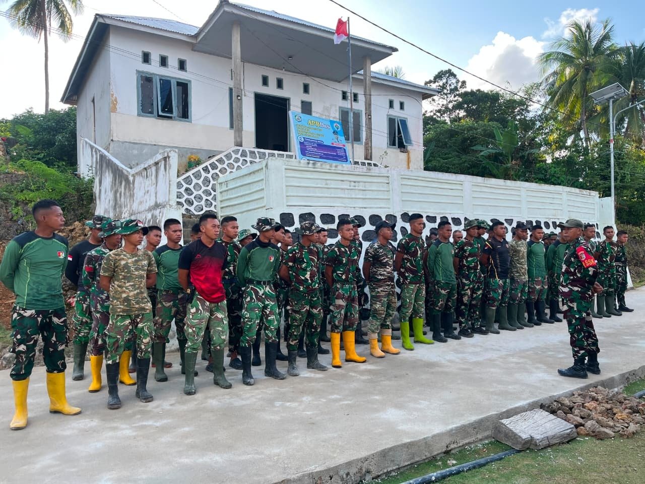 Kesiapan Personel TMMD Diperiksa Melalui Apel Pagi