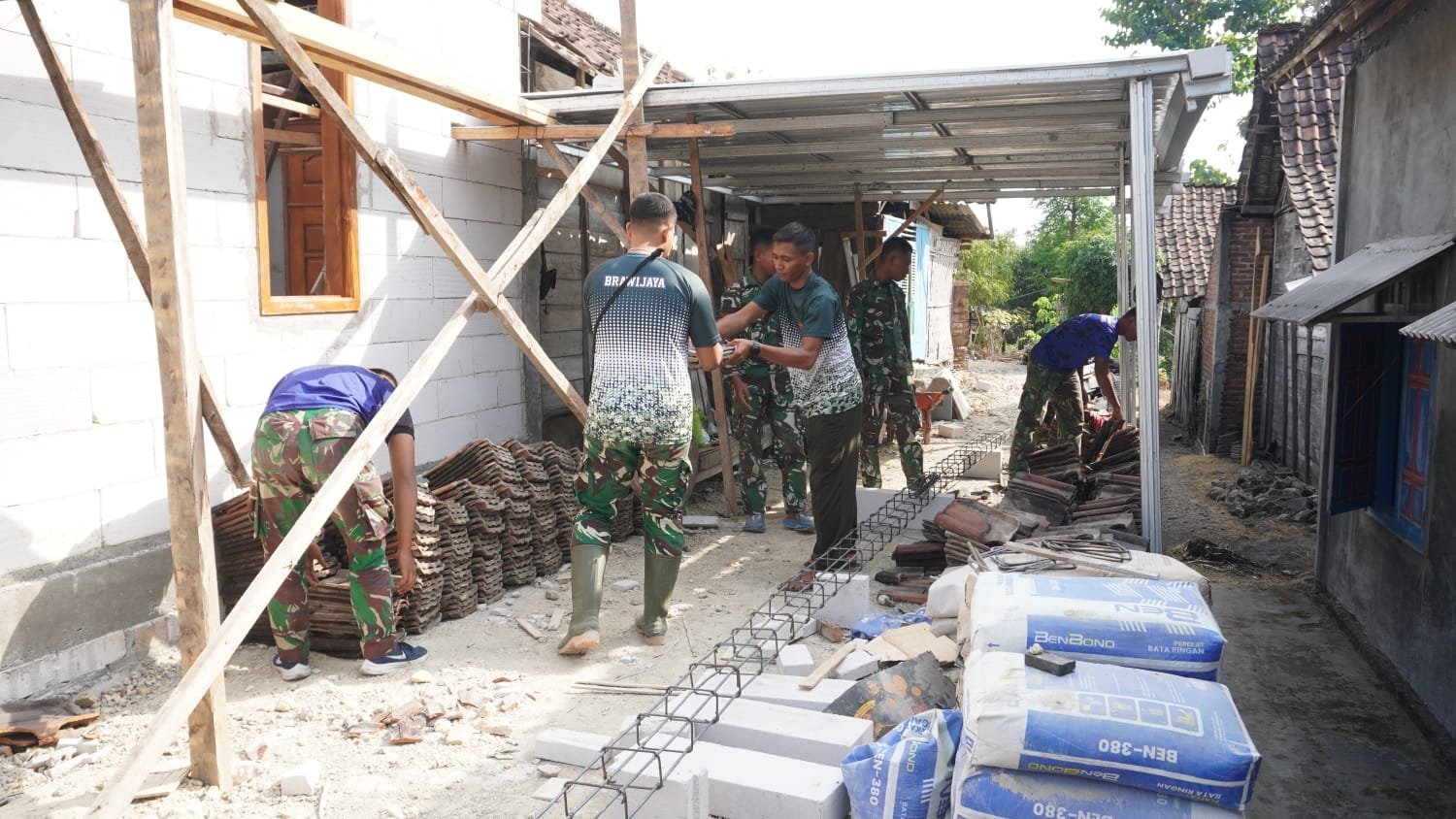 TNI Bersama Masyarakat, Satgas TMMD 129 Sukses Rehabilitasi RTLH di Desa Tlemang
