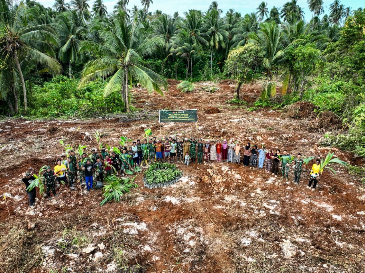 Penanaman Bibit Produktif oleh Satgas TMMD Ke-129 di Morowali untuk Perkuat Ketahanan Pangan